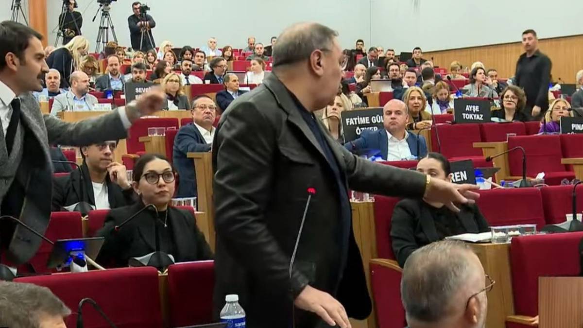 Büyükşehir Meclisinde Çifte Standart