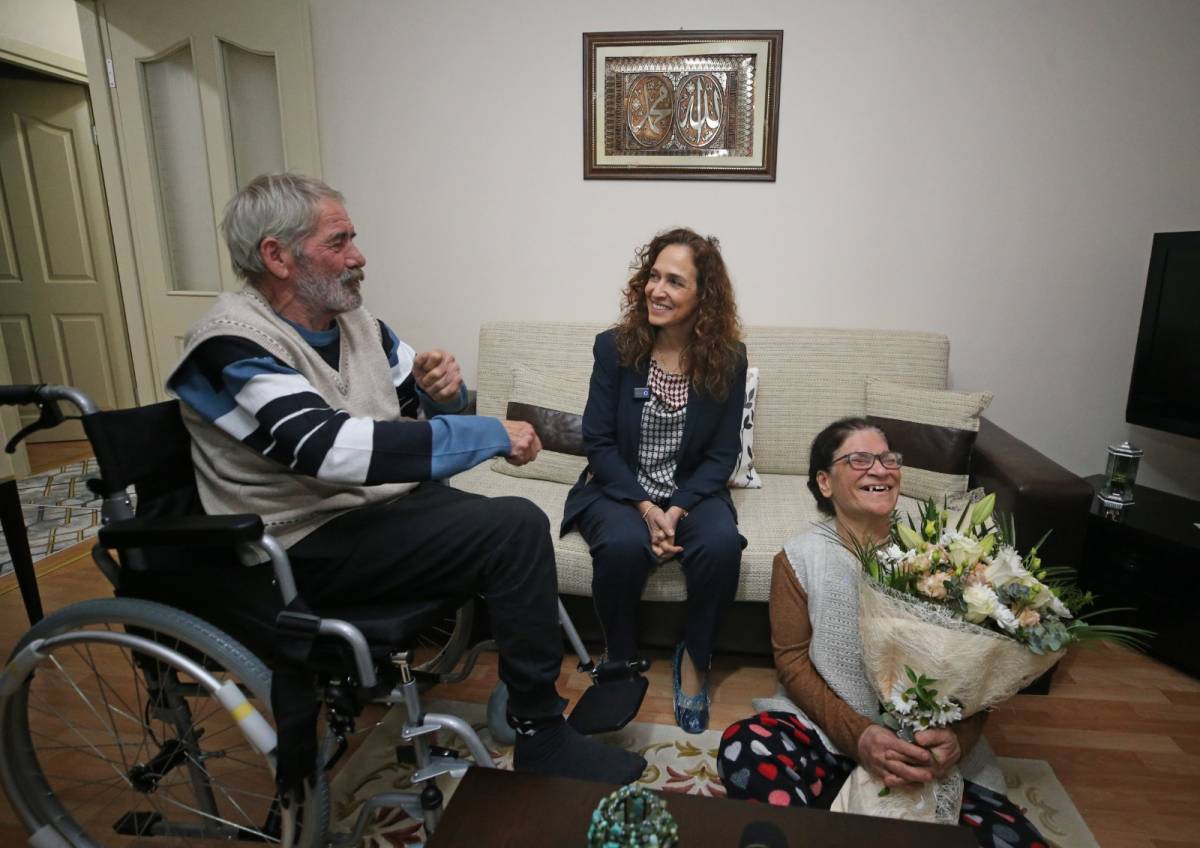 Mavi kapaklar tekerlekli sandalyeye dönüştü