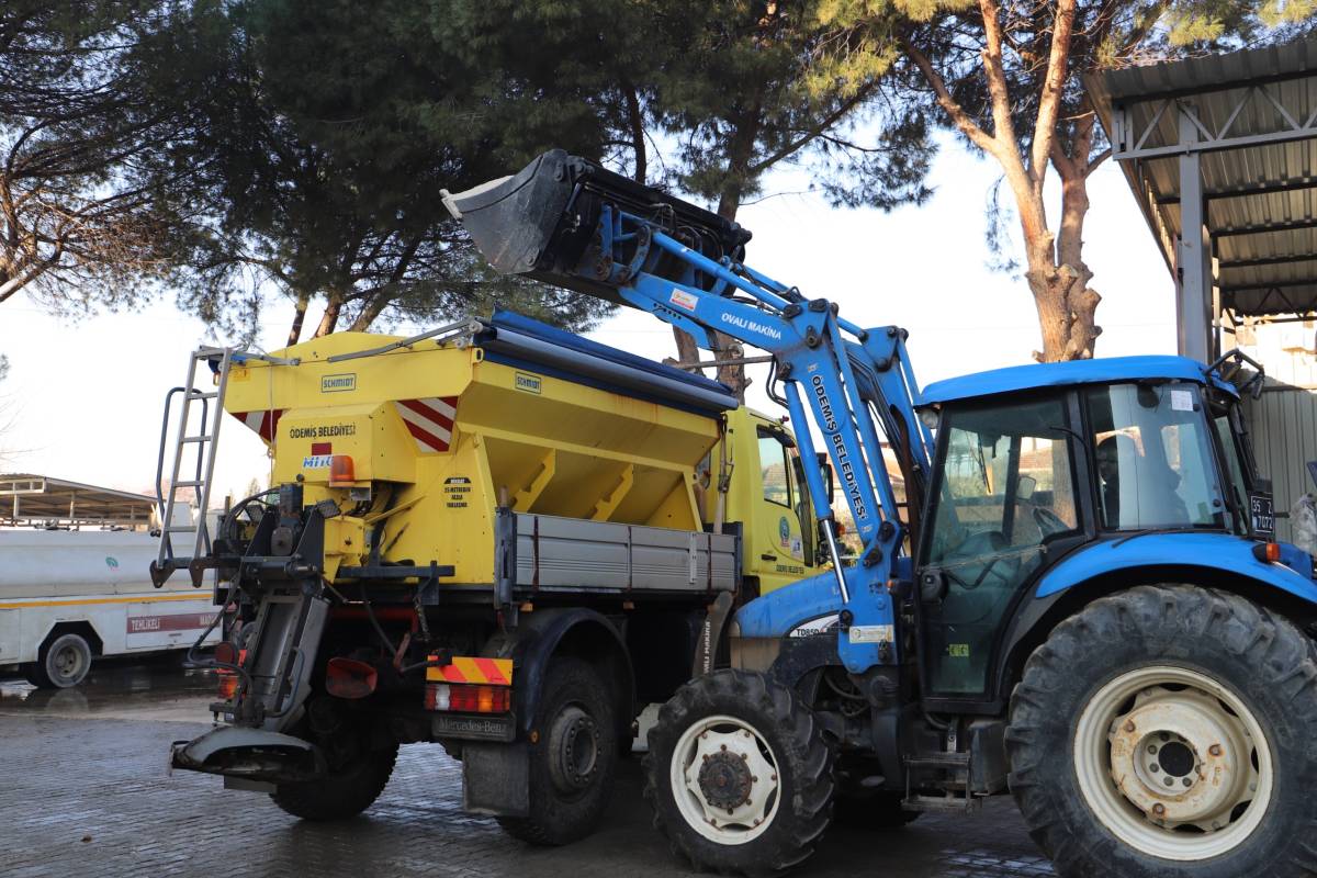 Ödemiş Belediyesi kar ve buzlanma mücadelesine hazır