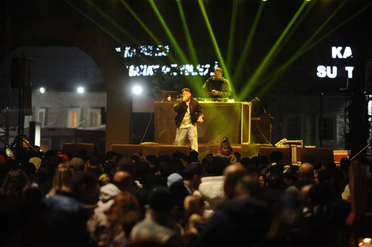 Karşıyaka Yeni Yıl Festivali’nde Anıl Piyancı coşkusu!