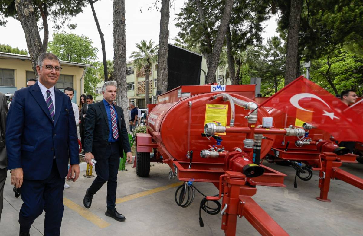 Büyükşehir’in dağıttığı tankerler ormanları kurtarıyor