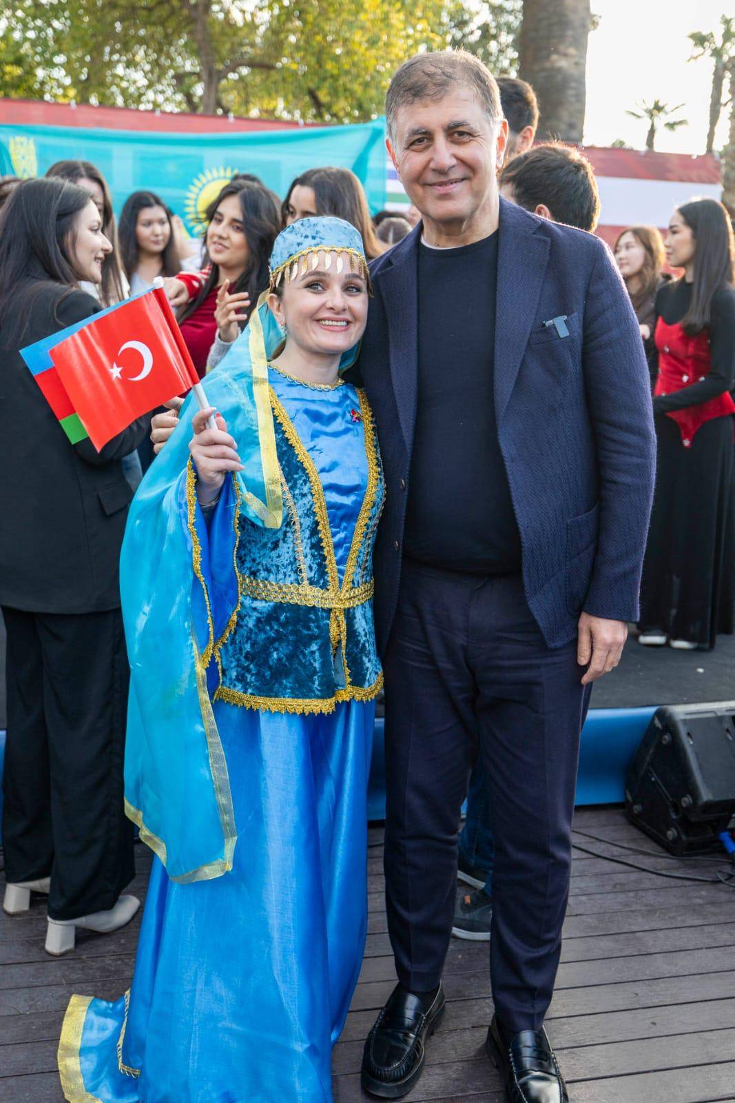 Başkan Tugay Dünya Türk Dili Ailesi Günü’nü öğrencilerle