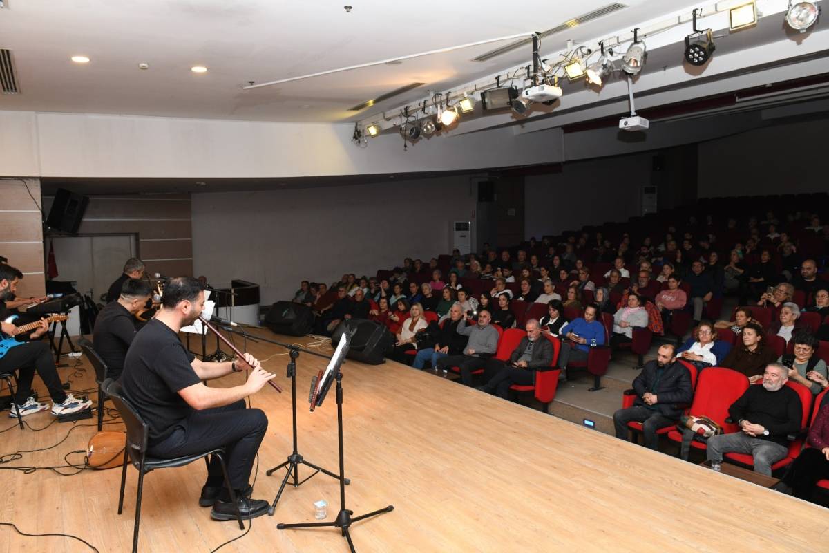 Çiğli’de Mahzuni’nin Türküleri Coşkuyla Yankılandı