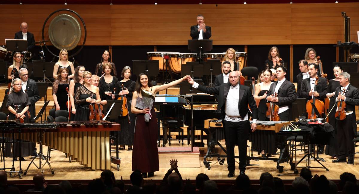 İzmir Devlet Senfoni Orkestrası’na tencere ve tava ile eşlik etti