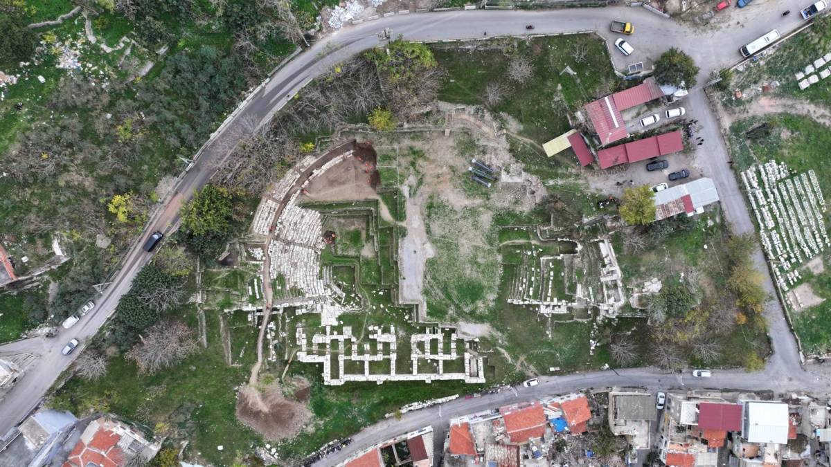 Smyrna Tiyatrosu gün yüzüne çıkıyor