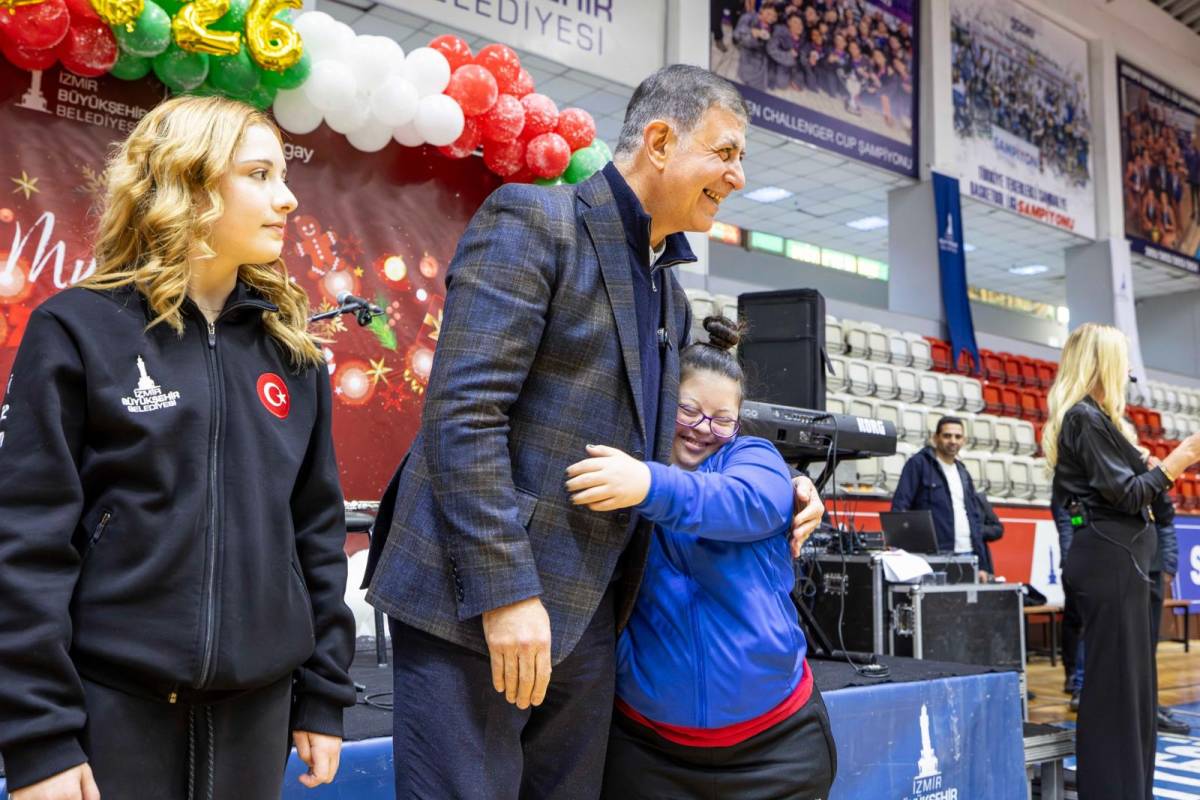 Başkan Tugay: “Bize mutluluk gözyaşları döktürün”