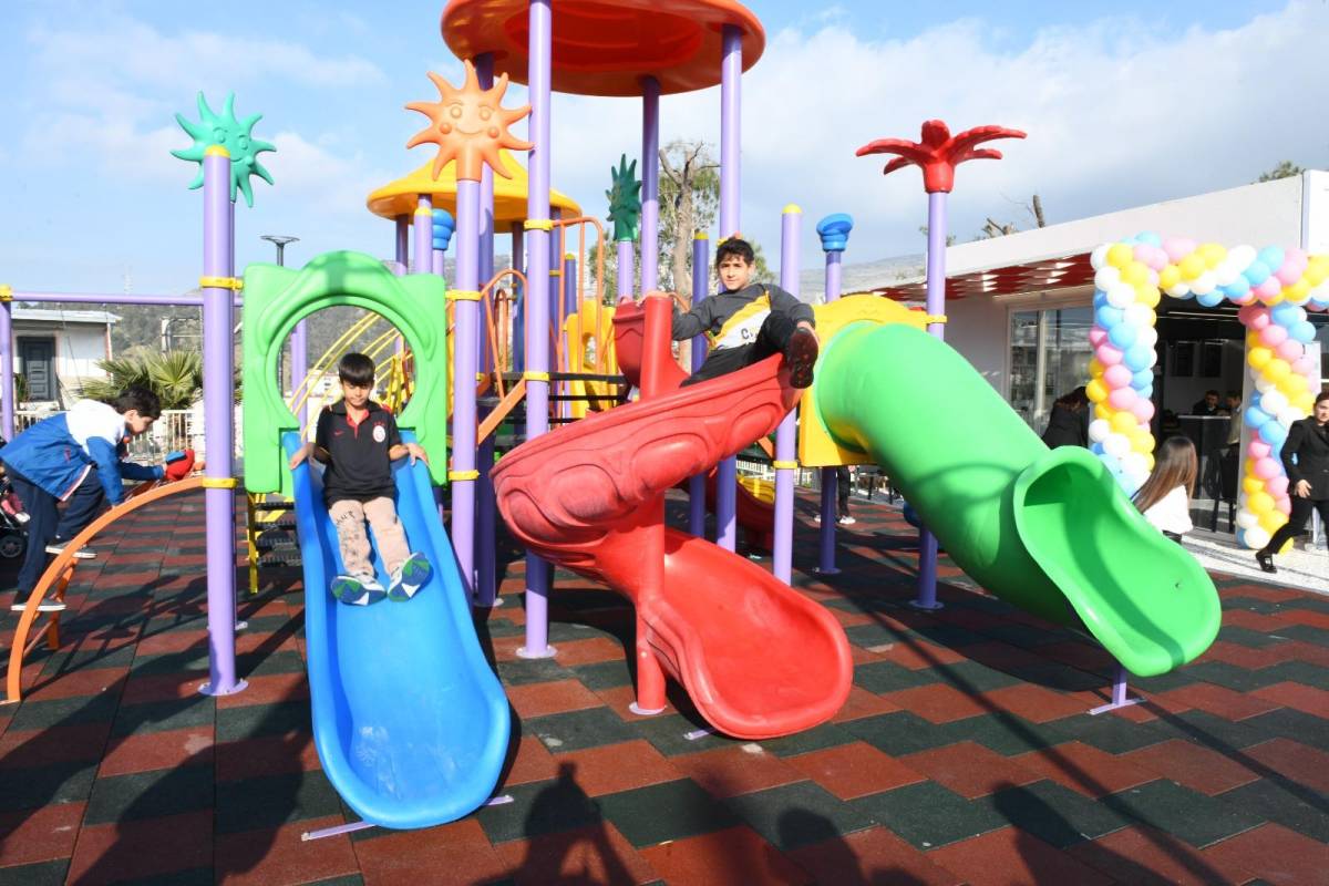 Uğur Mumcu Parkı Çiğli’de Hizmete Açıldı