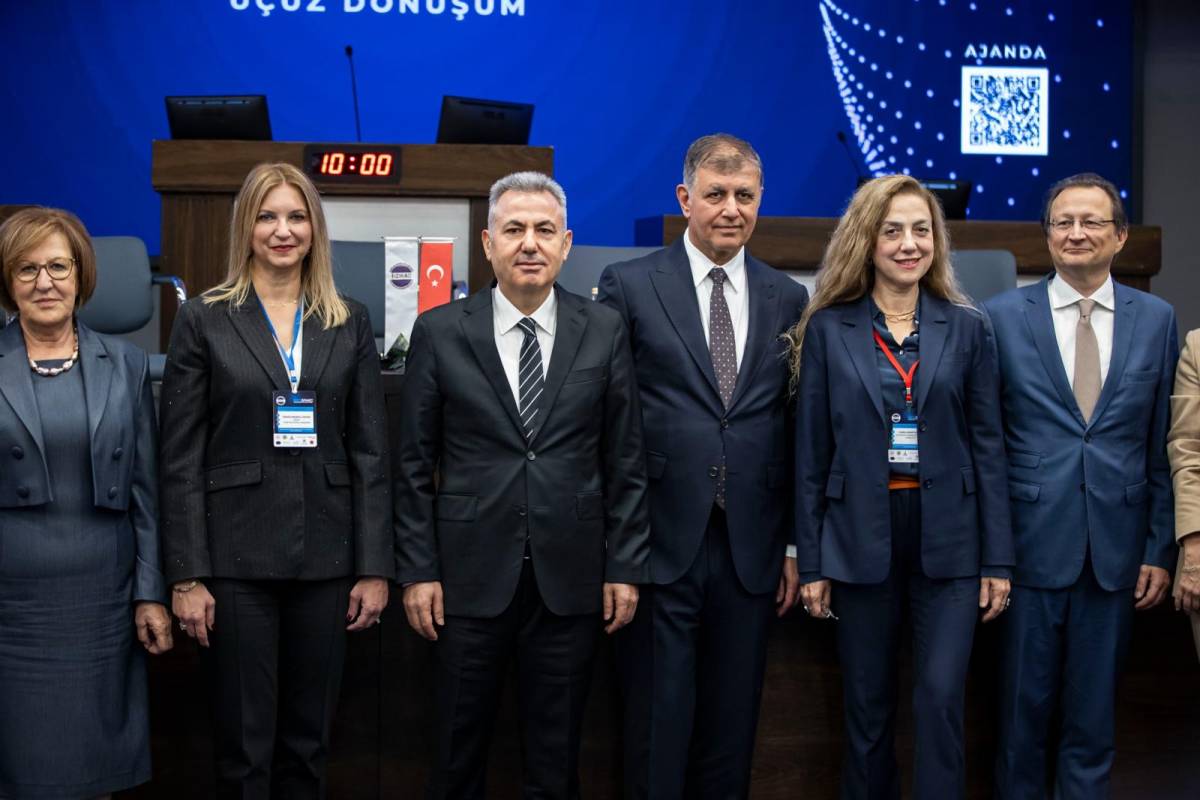 Başkan Tugay MEDSPARC Uluslararası İş Zirvesi’ni açtı