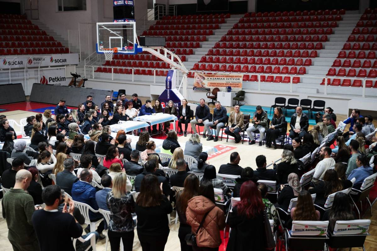 Aliağa Belediyesi Personeli Başkanları İçin Salon Kapattı