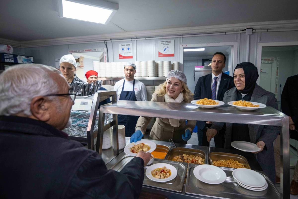 Başkan Eşki’ye sosyal belediyecilik övgüsü
