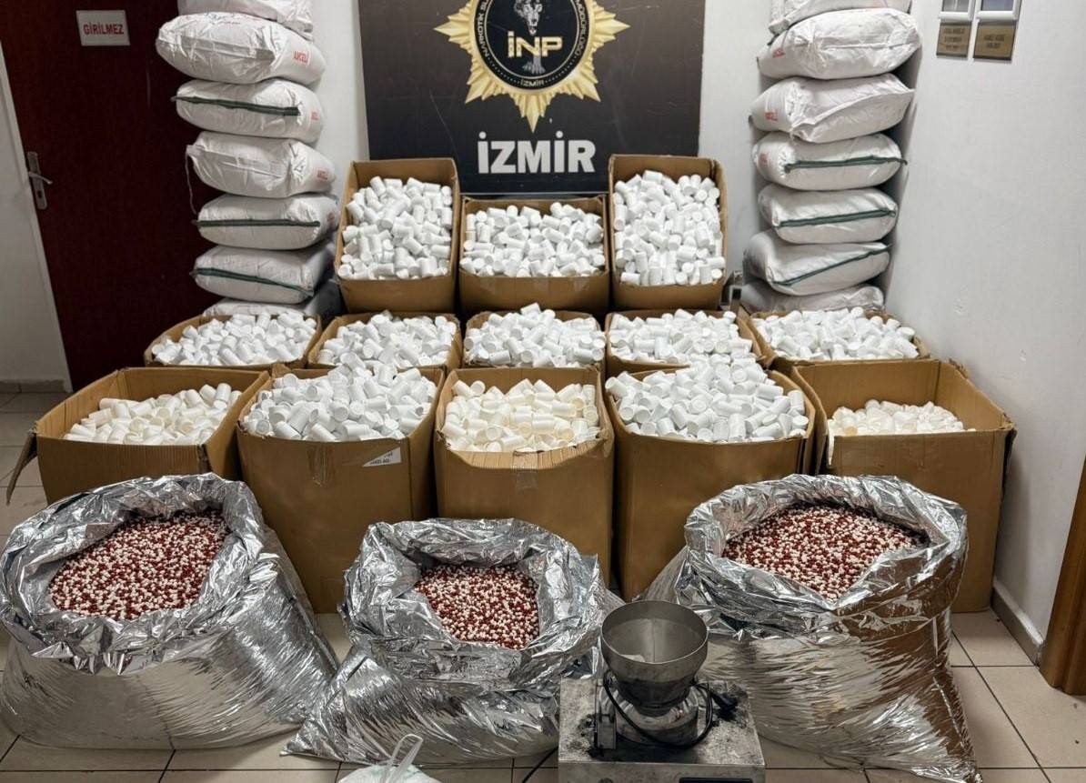 İzmir'de rekor düzeyde uyuşturucu hap operasyonu