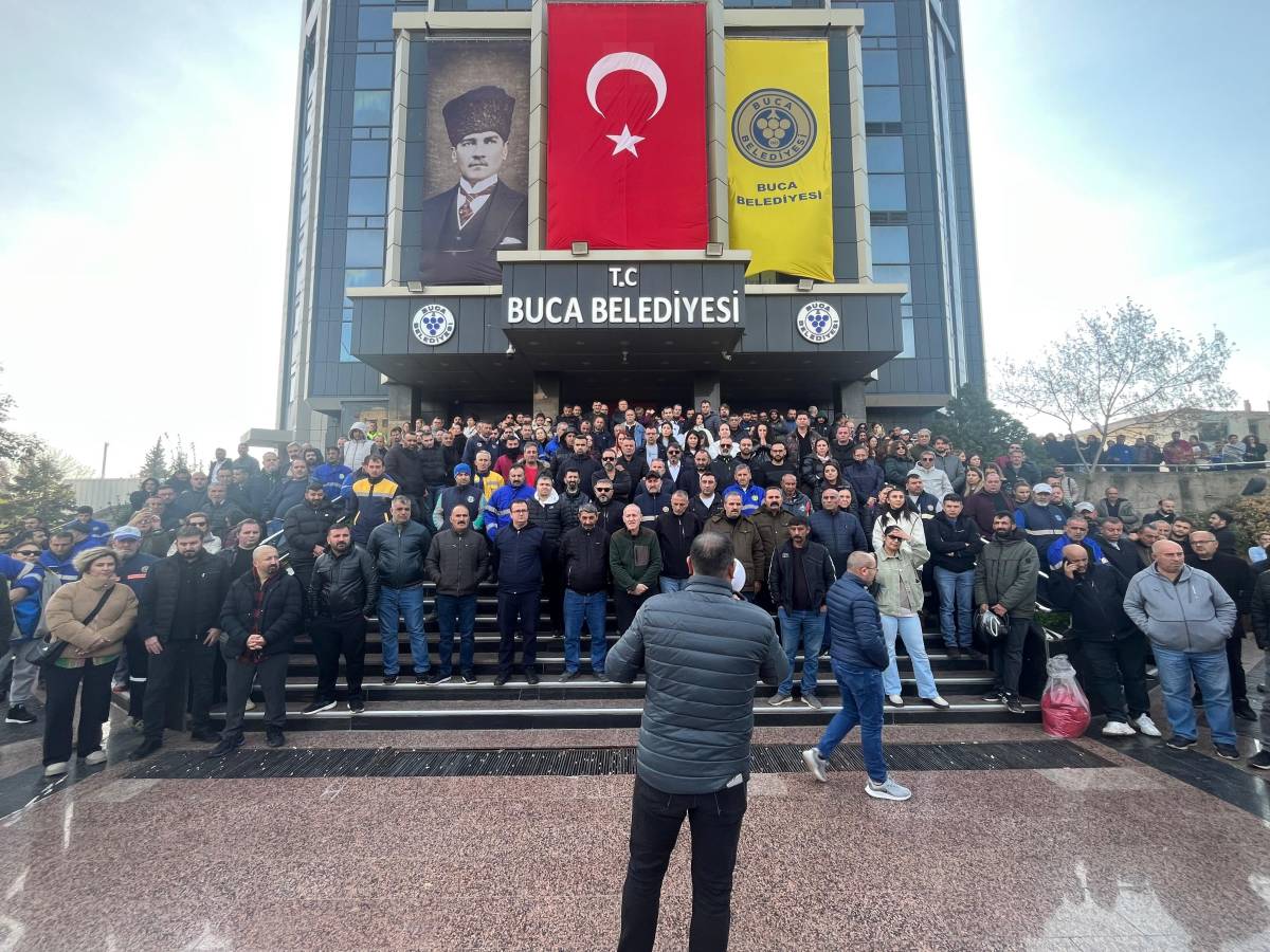Buca Belediyesinde işçiler yeniden iş bıraktı, çöpler birikmeye başladı