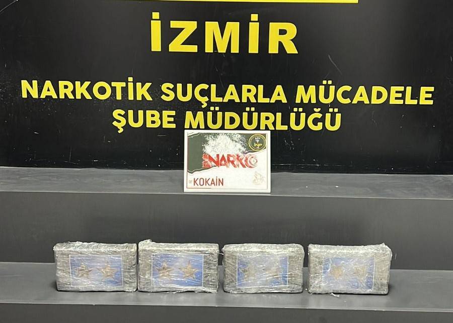 İzmir'de binlerce uyuşturucu hap ve kokain ele geçirildi