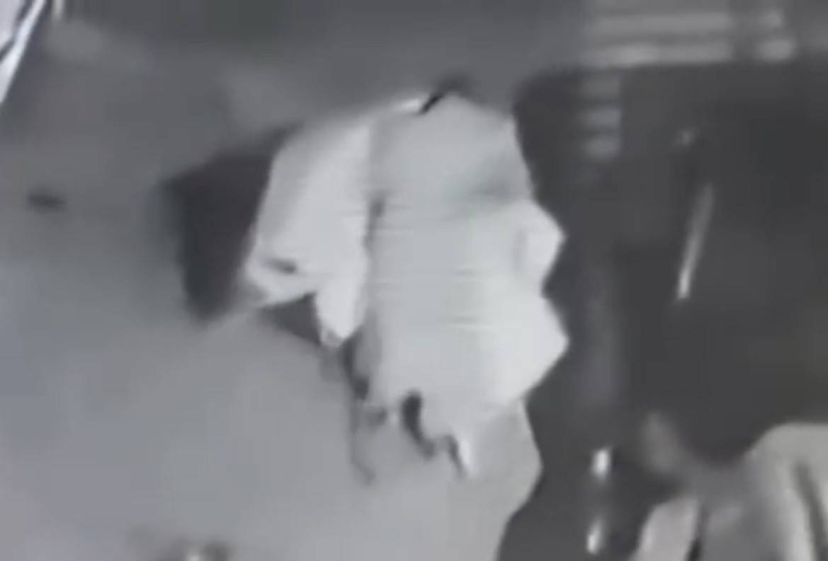 Balkondaki halıyı çaldı