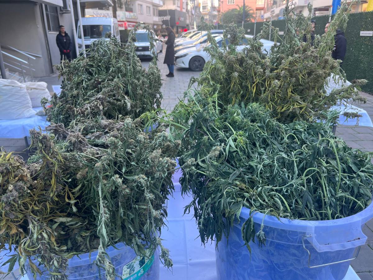 İzmir'de tek operasyonda 3 milyon uyuşturucu hap ele geçti