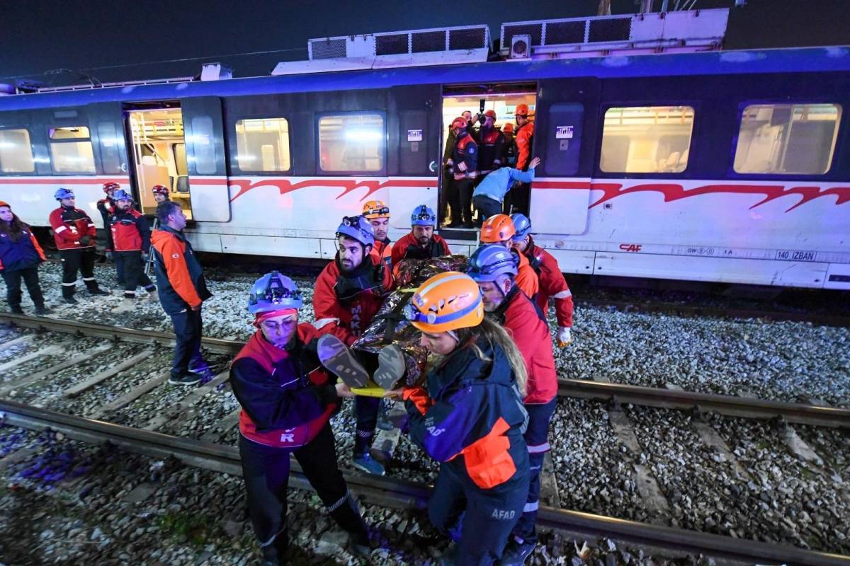 Menemen İZBAN İstasyonu’nda deprem ve kaza tatbikatı