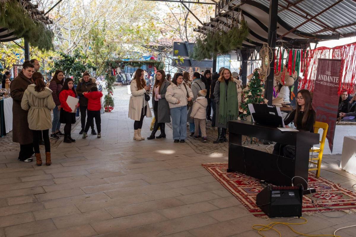 Bergamalı kadınlardan tarihi arastada panayır