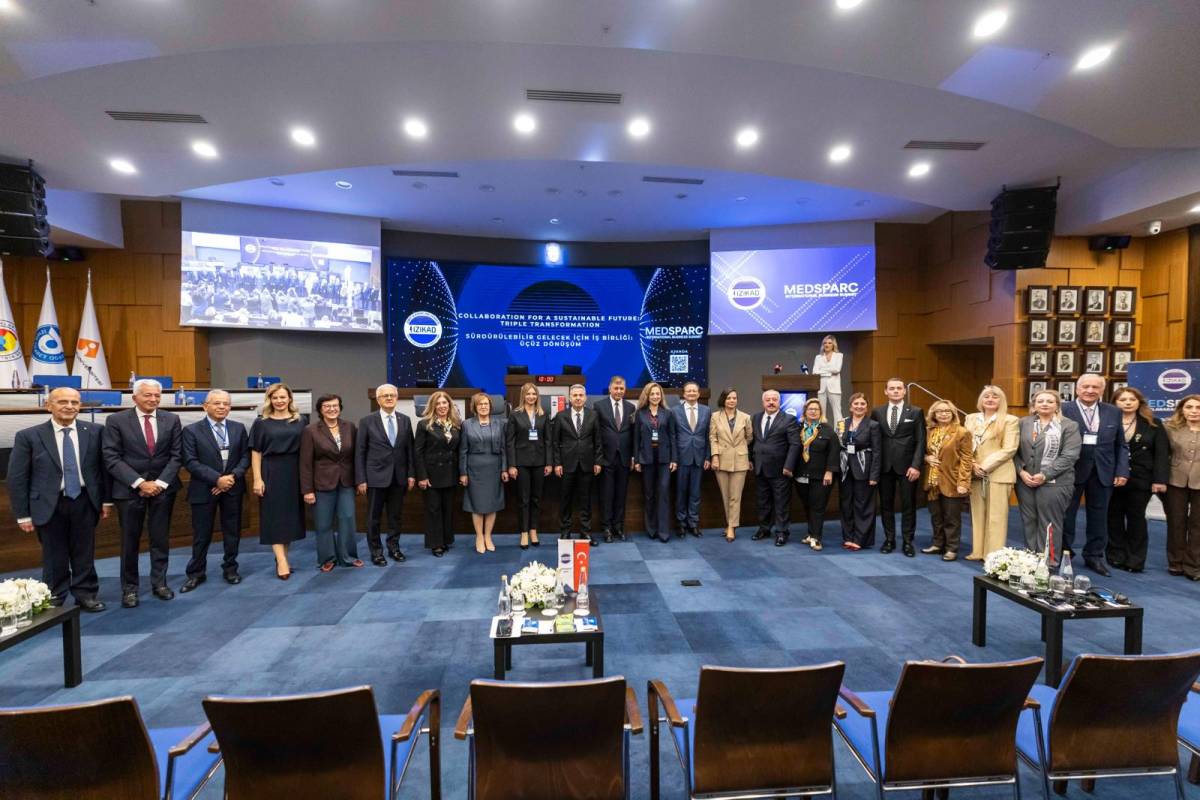 Başkan Tugay MEDSPARC Uluslararası İş Zirvesi’ni açtı