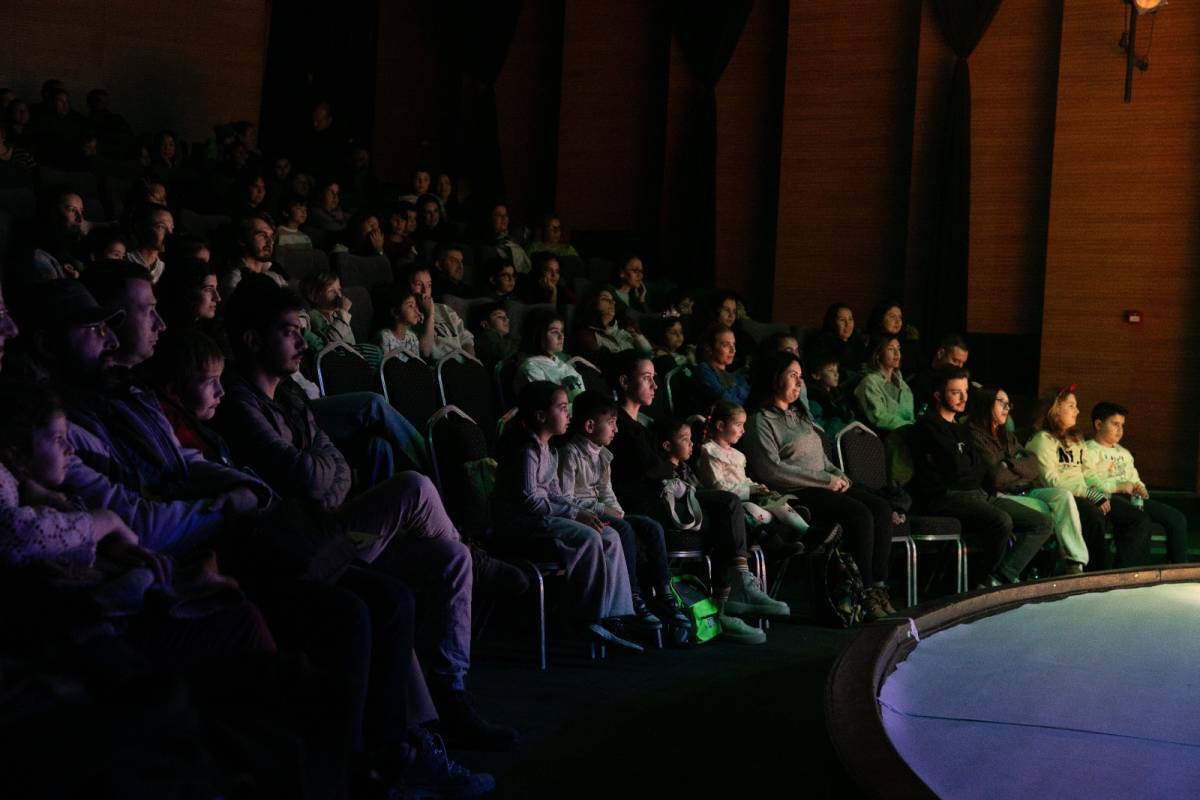 Don Kişot, İzBBŞT sahnesinde kapalı gişe prömiyer yaptı