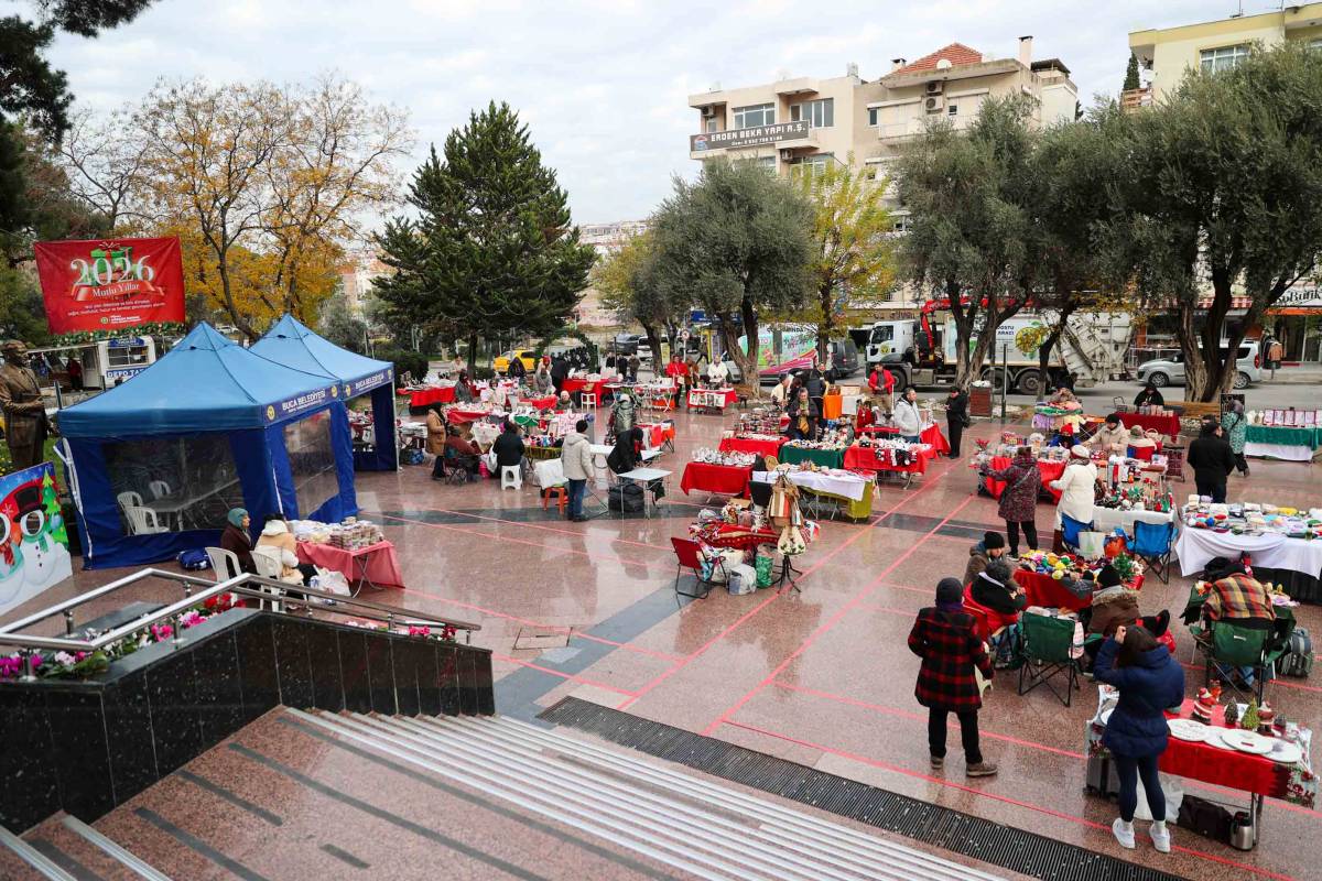 Buca’da yeni yıl pazarına büyük ilgi