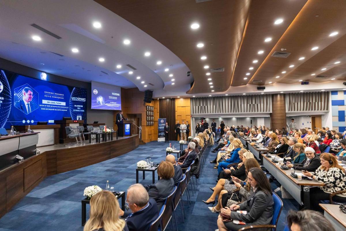 Başkan Tugay MEDSPARC Uluslararası İş Zirvesi’ni açtı