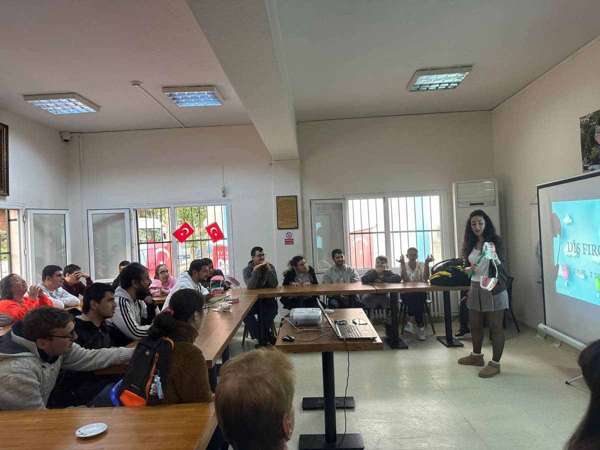 Engelsiz Yaşam Köyü’nde ağız ve diş sağlığı eğitimi