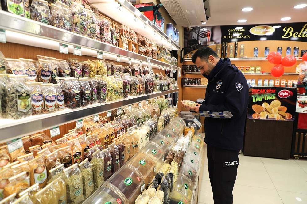 Menderes Zabıtasından Yılbaşı Denetimi