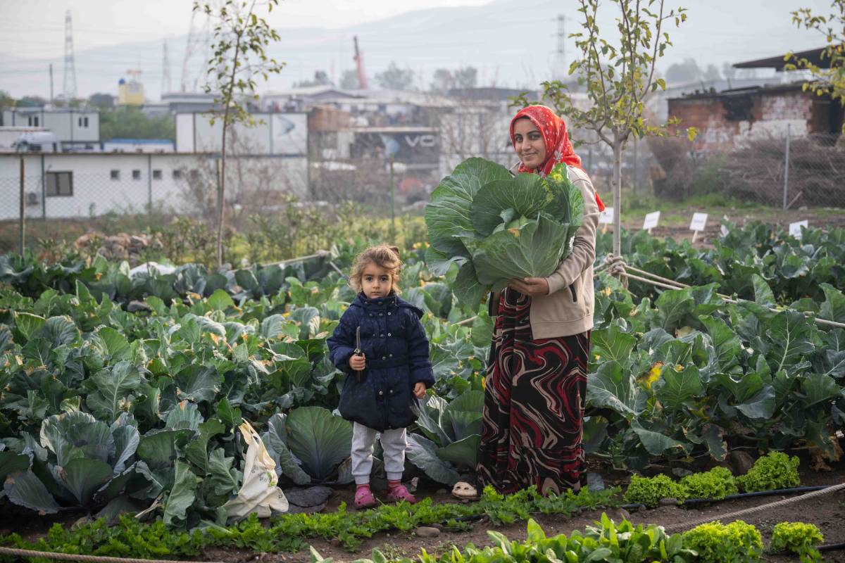 Bornova’da Kent Bostanlarında büyük hasat coşkusu