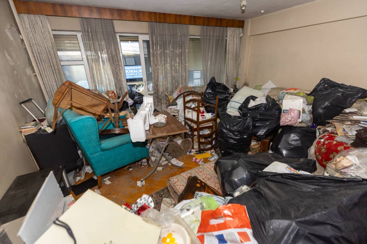 Konak Belediyesi’nden çöp ev operasyonu