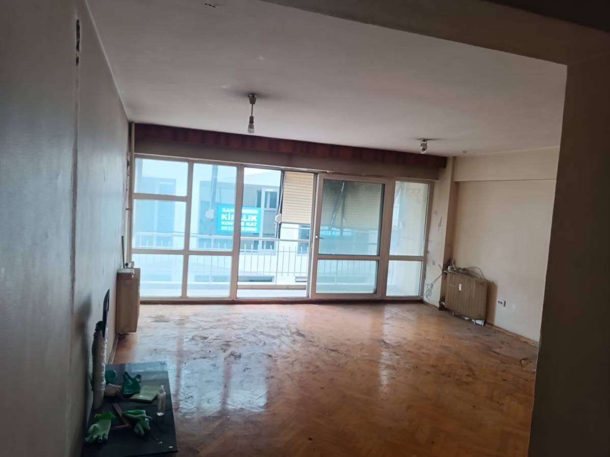 Konak Belediyesi’nden çöp ev operasyonu