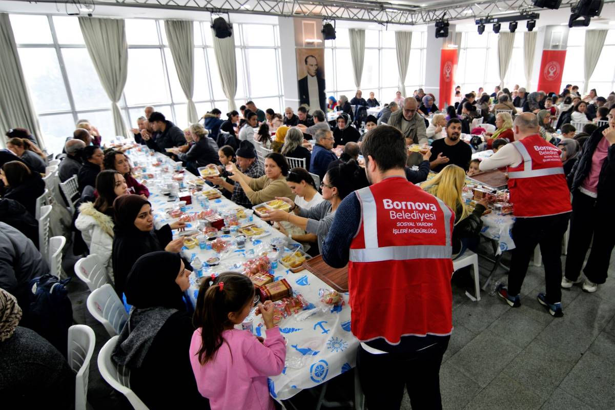 Başkan Eşki, Bornovalılarla yılbaşı yemeğinde buluştu