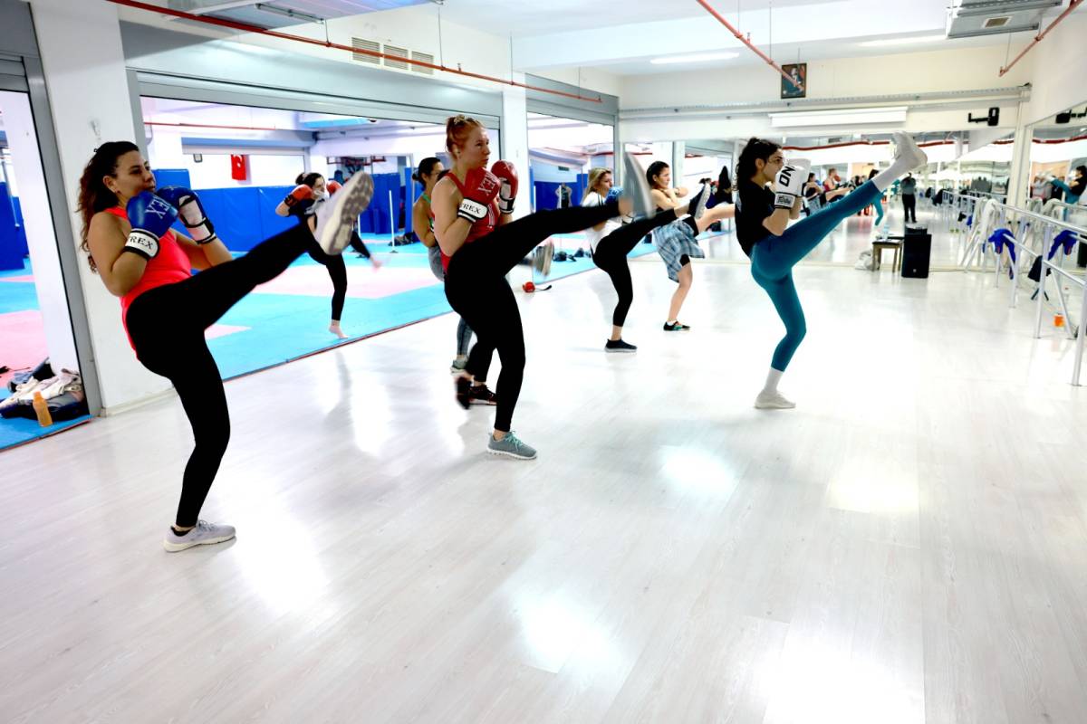 Bayraklı’da Kadınlara Ücretsiz “Tae-Bo” Dersleri Başladı