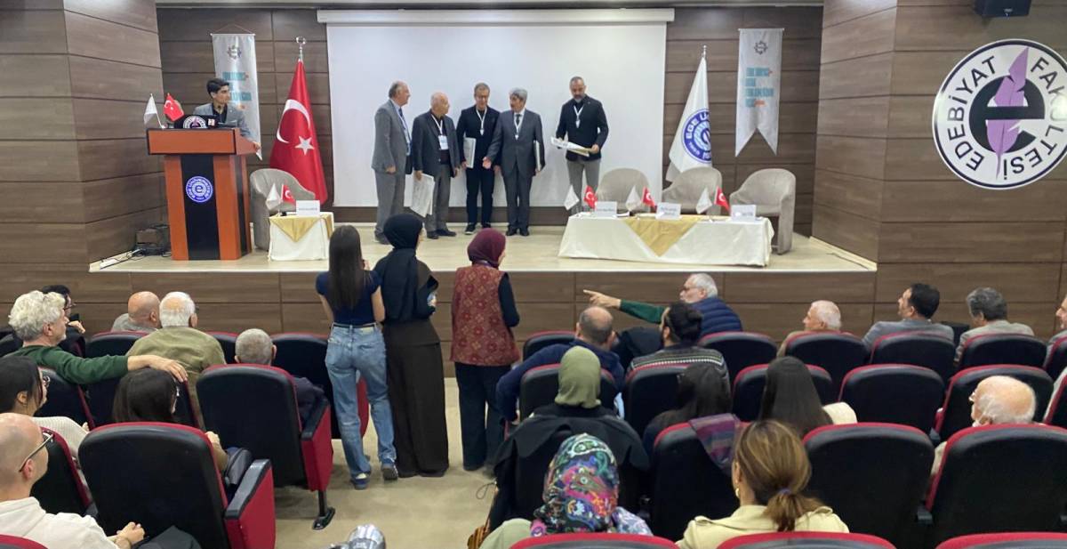 Ege Üniversitesi'nde Türk dünyası ortak kimlik inşası ve Töre-Devlet kitapevinde imza günü