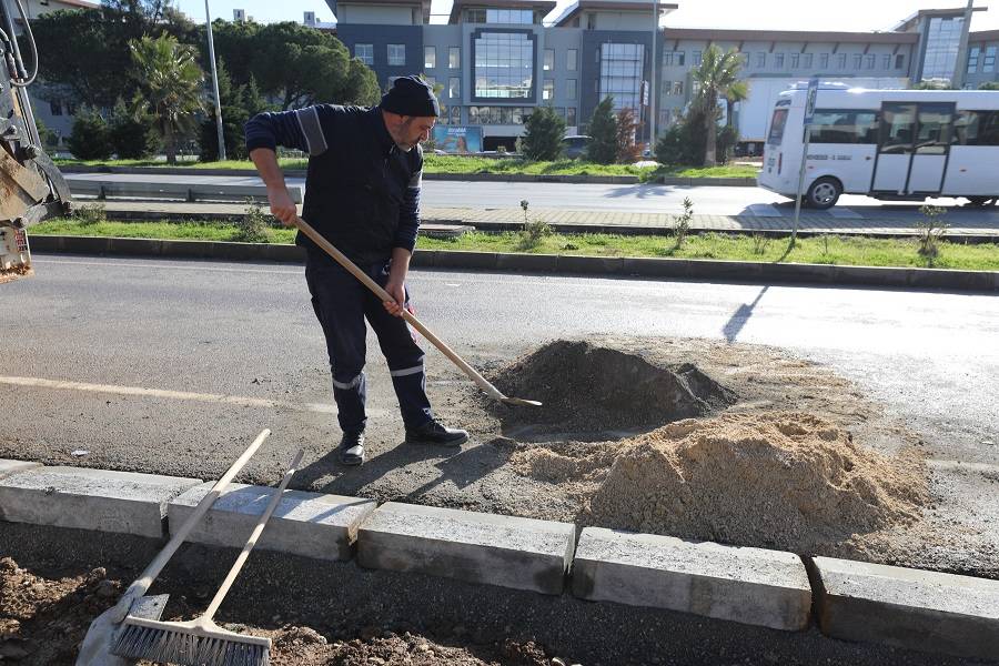 Menderes Belediyesi’nden Kaldırım Çalışması