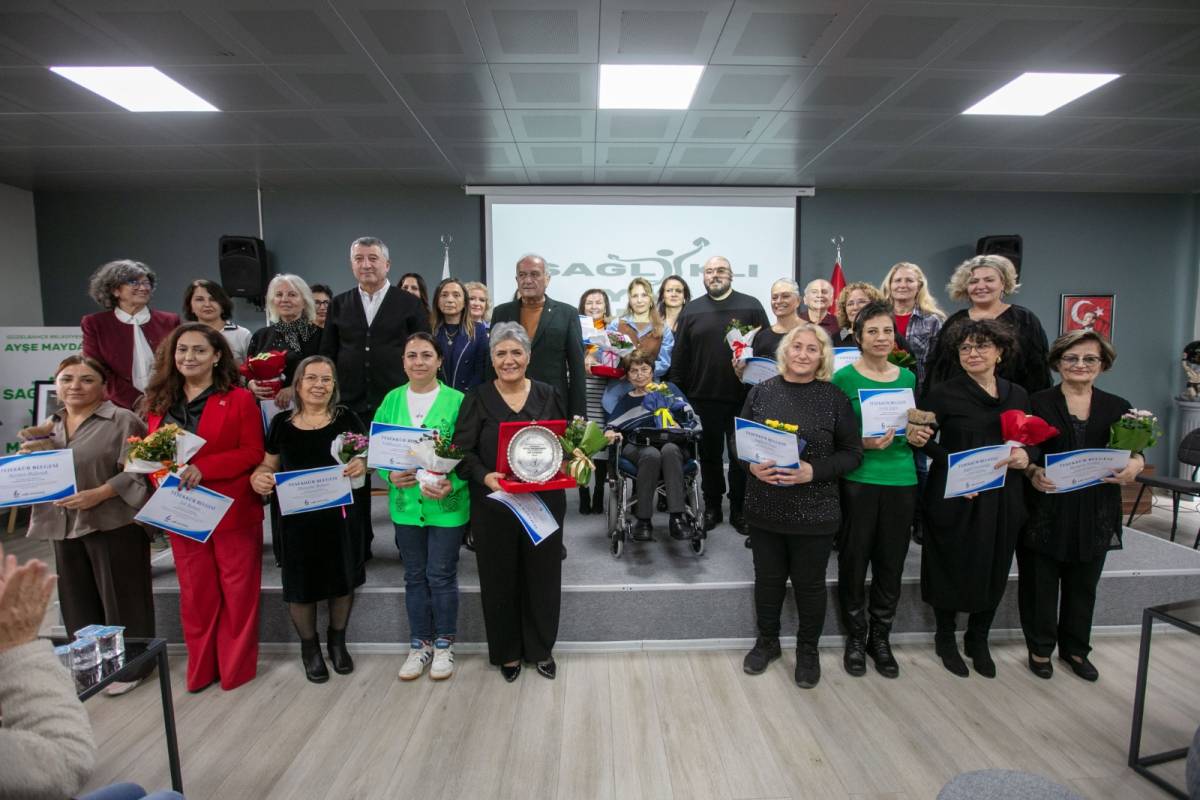 Güzelbahçe Sağlıklı Yaş Alma Merkezi’nde güvenen sesler