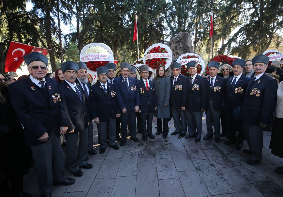 Karşıyakalılar Zübeyde Anne’yi kabri başında andı