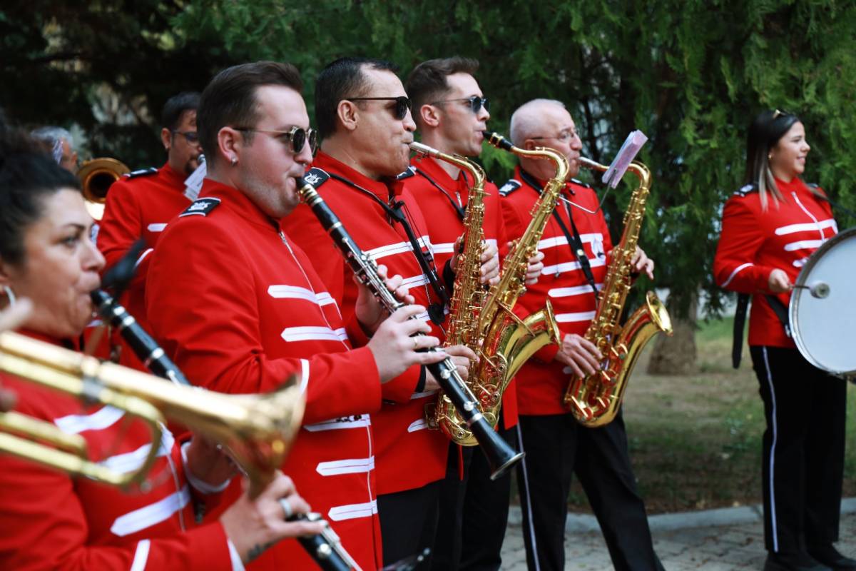 Karşıyaka sokaklarında bando şöleni