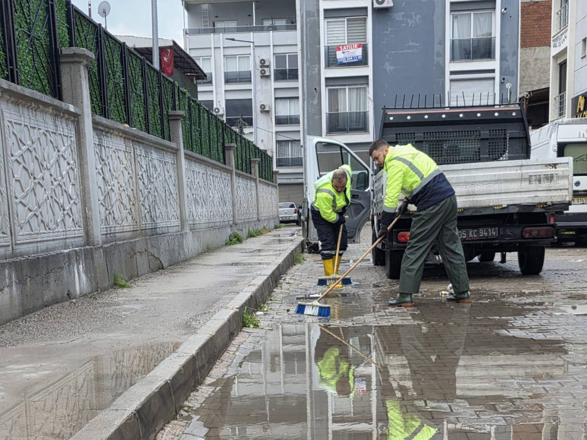 Çiğli Belediyesi Fırtına ve Sağanağa Karşı Seferber Oldu