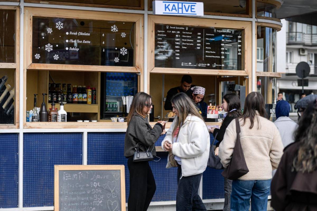 İzmirli Kahve’den bir milyon bardaklık rekor