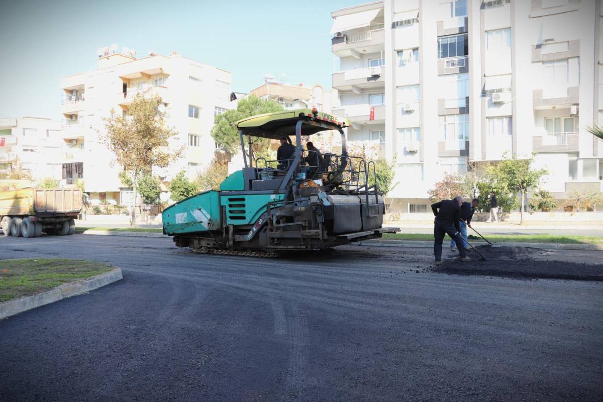 İzmir’de ulaşımı rahatlatan asfalt atağı