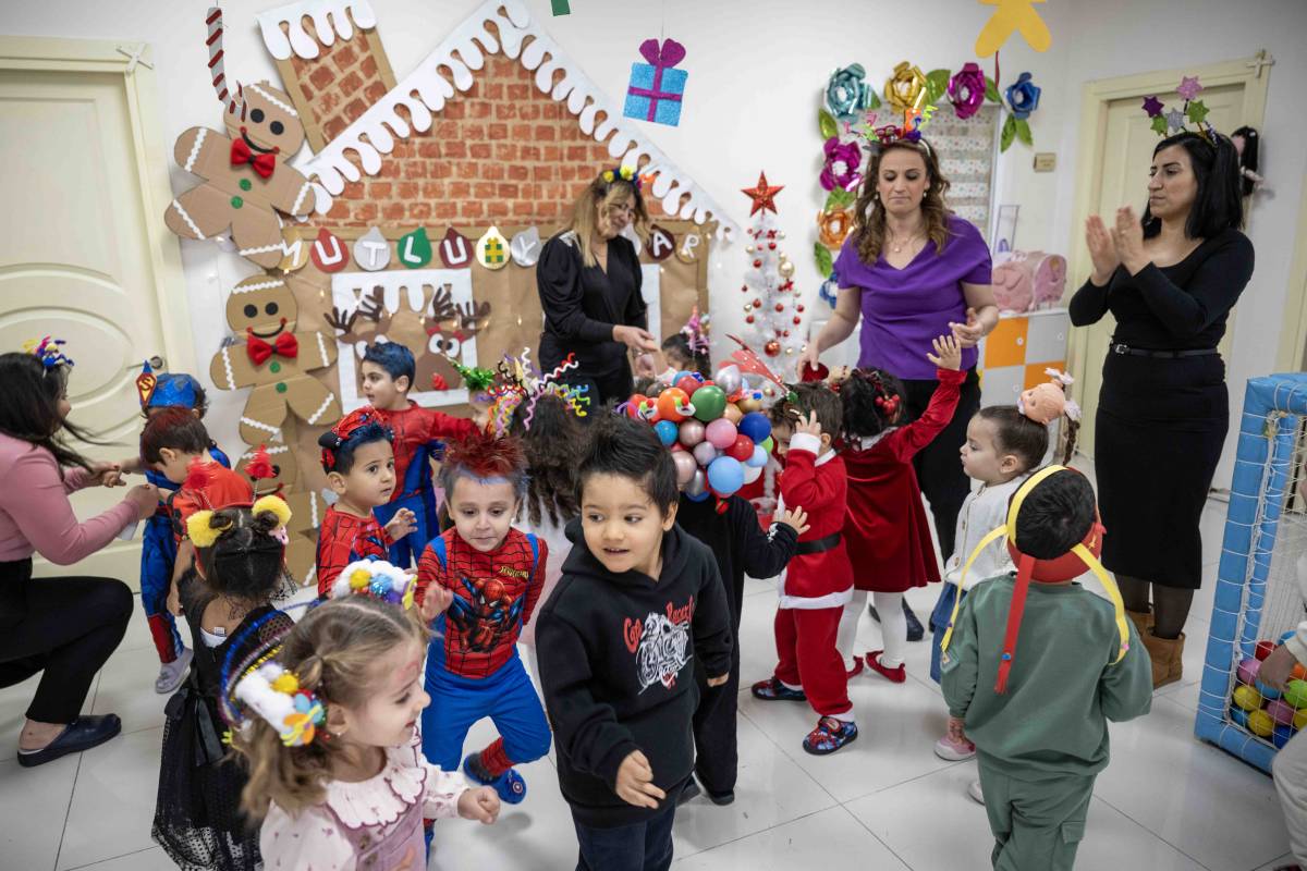 Bornovalı miniklerin Yeni Yıl coşkusu