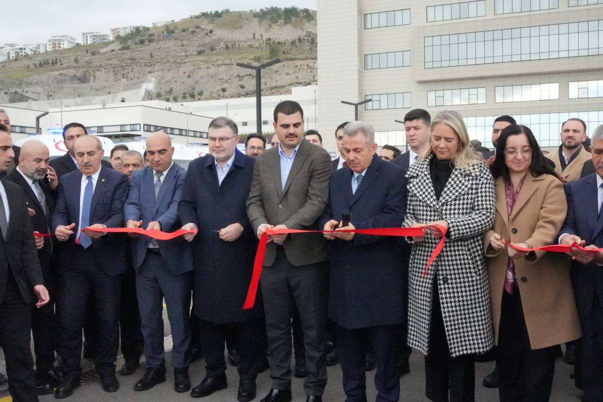 İzmir'de sağlık filosuna 45 yeni ambulans