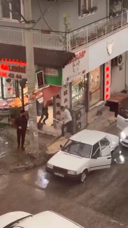 İzmir'de trafik tartışması: Döner bıçağı ile kovaladı
