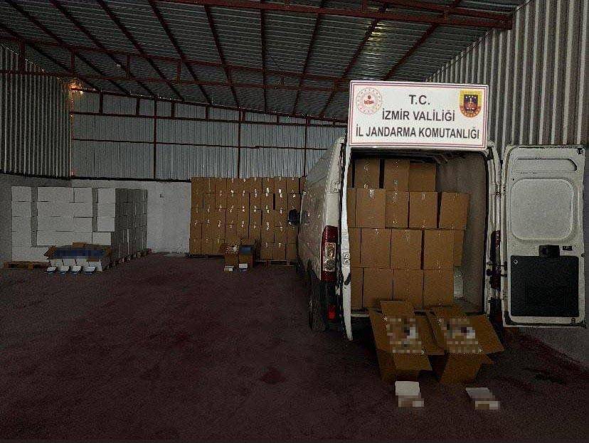 İzmir'de 12 milyon 720 bin kaçak makaron ele geçirildi