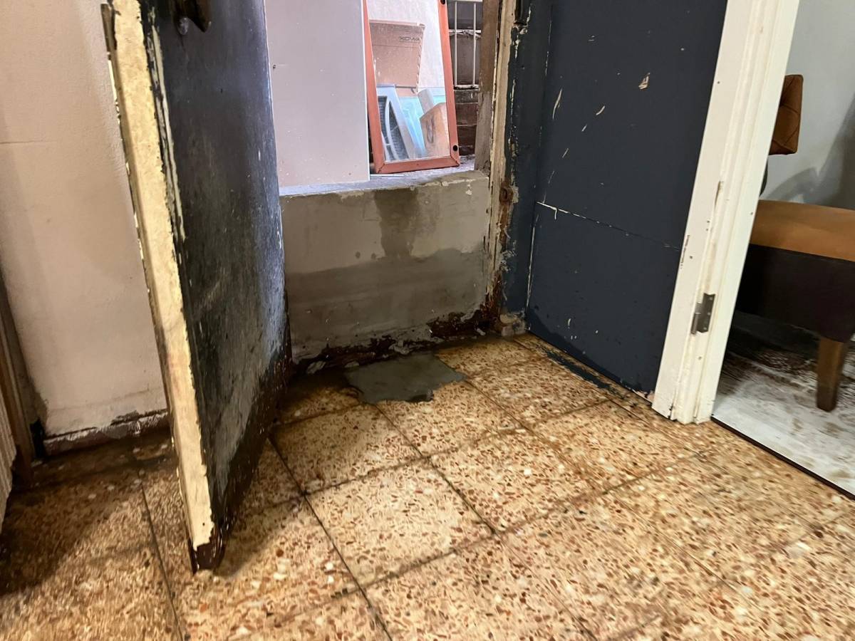 İzmir'de ev ve iş yerleri sele teslim oldu