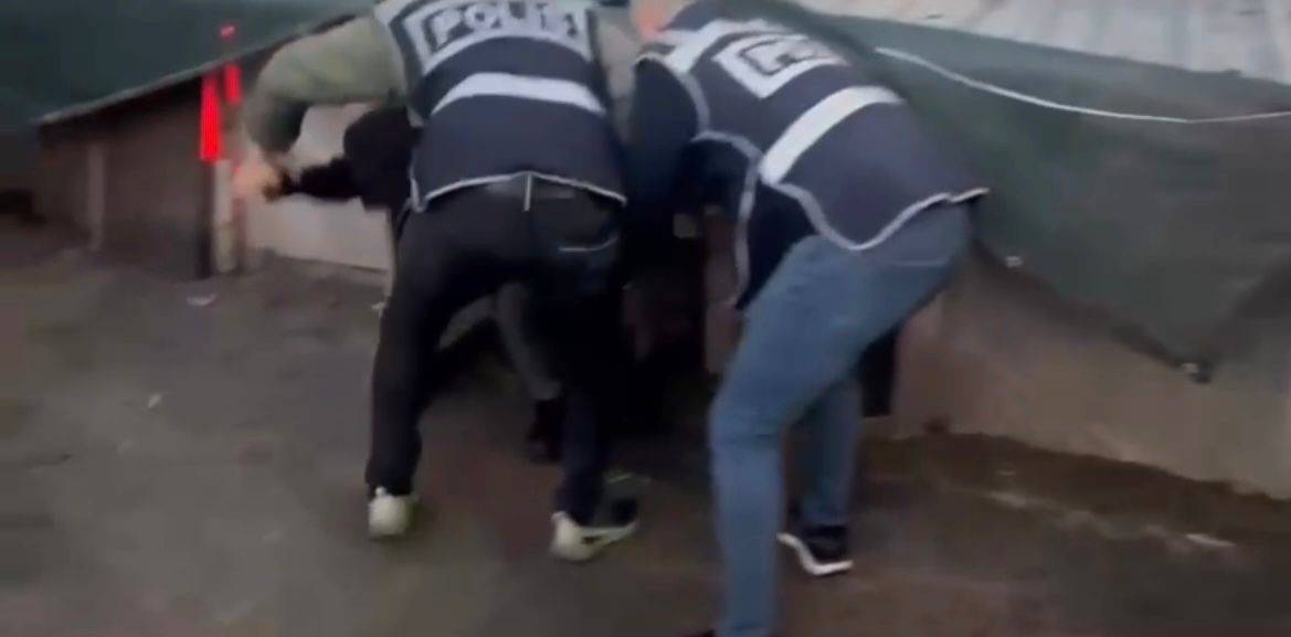 Kümesten gelen öksürük sesi, firariyi yakalattı