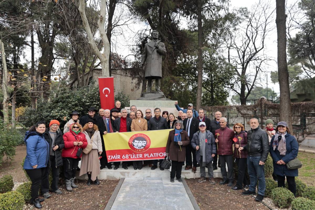 Usta şairin 124. doğum günü heykeli başında kutlandı