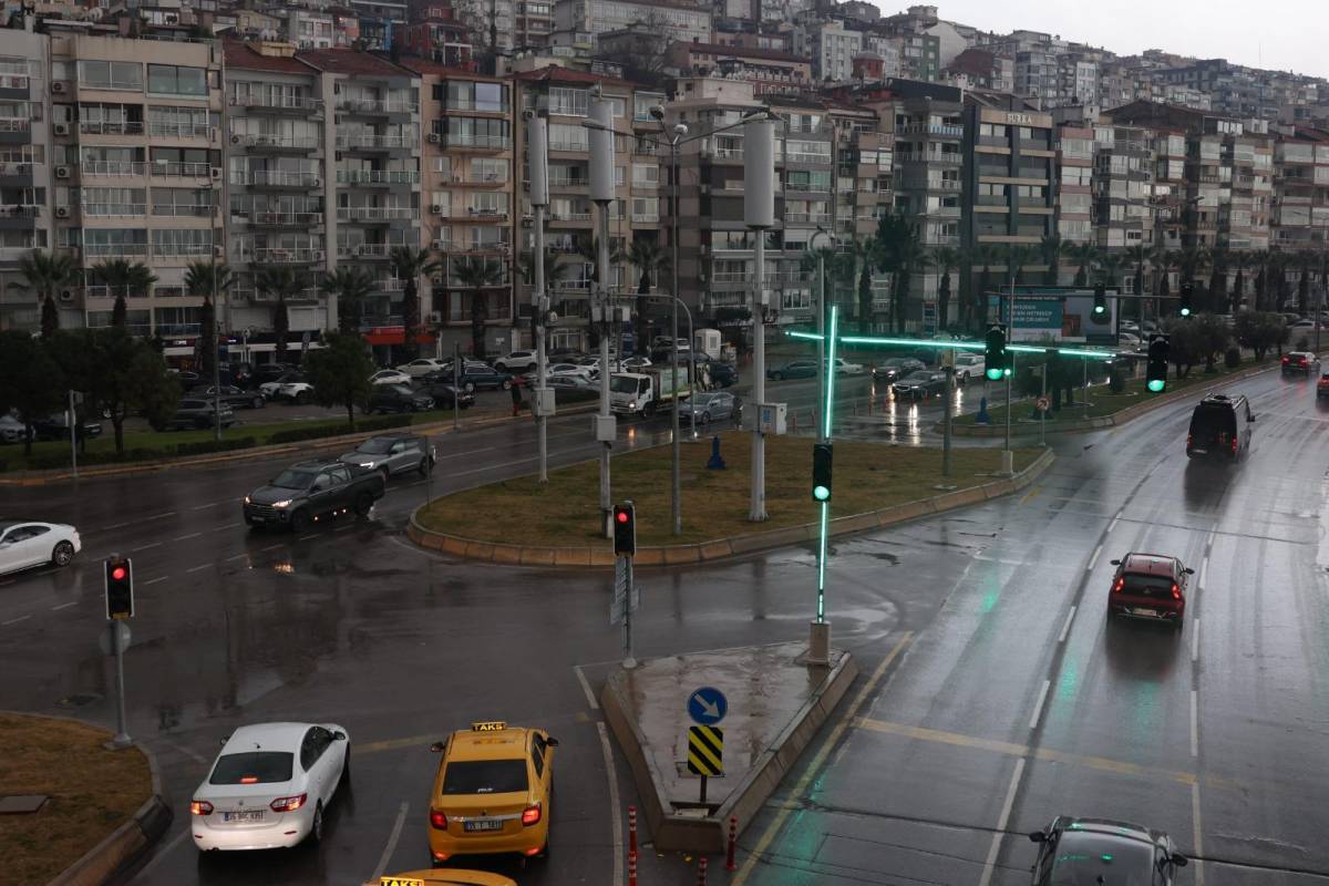 İzmir Büyükşehir Belediyesi ekipleri sağanak nedeniyle seferber oldu