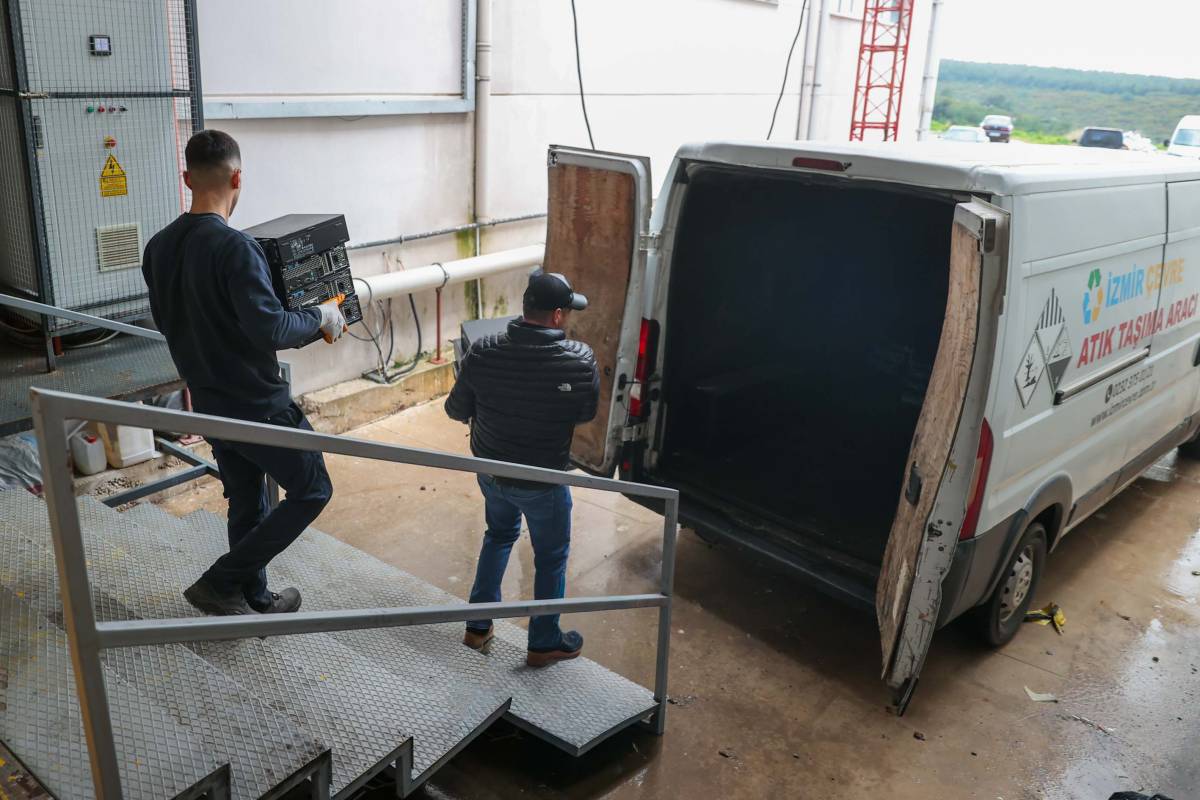 Buca’da elektrikli ve elektronik atıklar geri dönüşümde