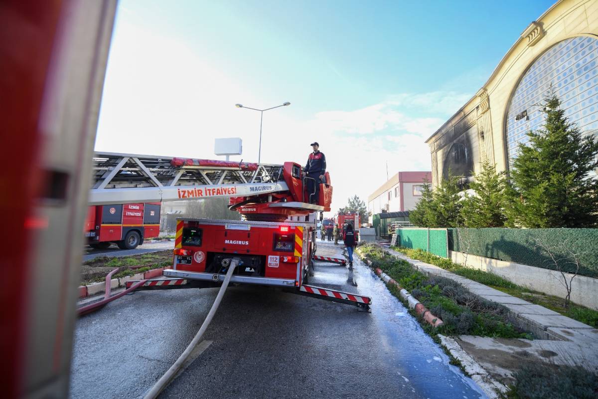 Fabrika yangını kısa sürede kontrol altına alındı